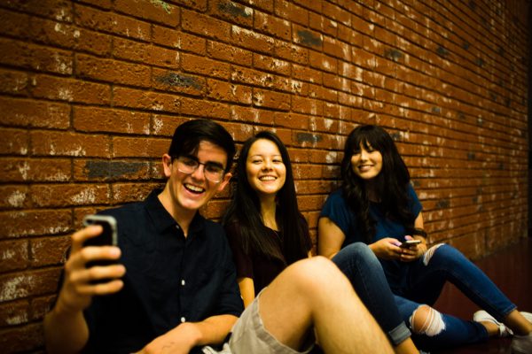 teens-with-phone