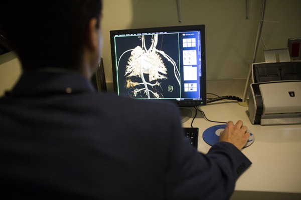 Man looking at screen for cardiodiagnostics