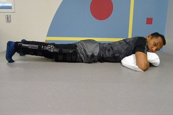 acl exercises prone hip extension stretch 1