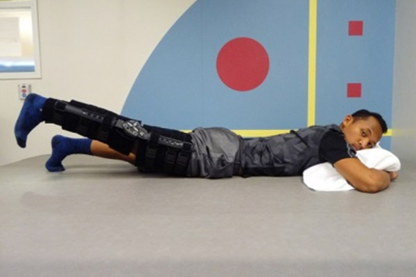 acl exercises prone hip extension stretch 2