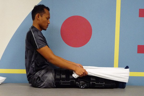 acl exercises supine hamstring stretch 1