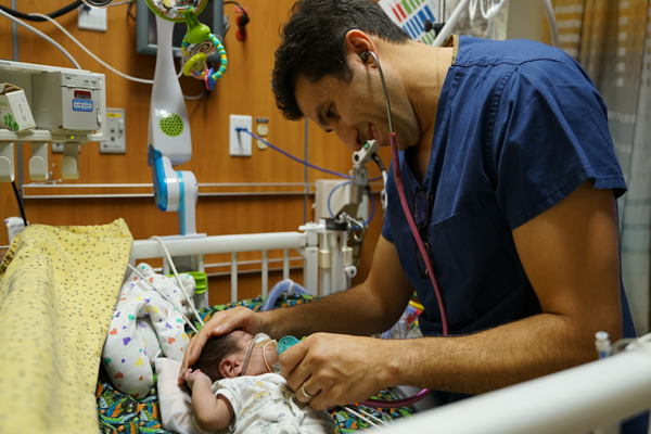 Neonatologist Dr. Ashrafi and newborn baby in CHOC Cardiac NICU